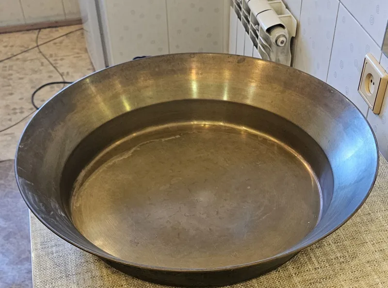 55 sm lik katta jez tog‘ora — vintage, jez, sharqona idish 1 55 sm lik katta jez tog‘ora — vintage, jez, sharqona idish 1