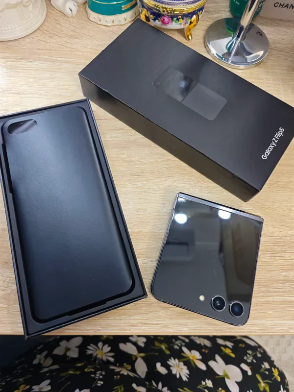 Смартфон Samsung Galaxy Z Flip 5
8/256GB
