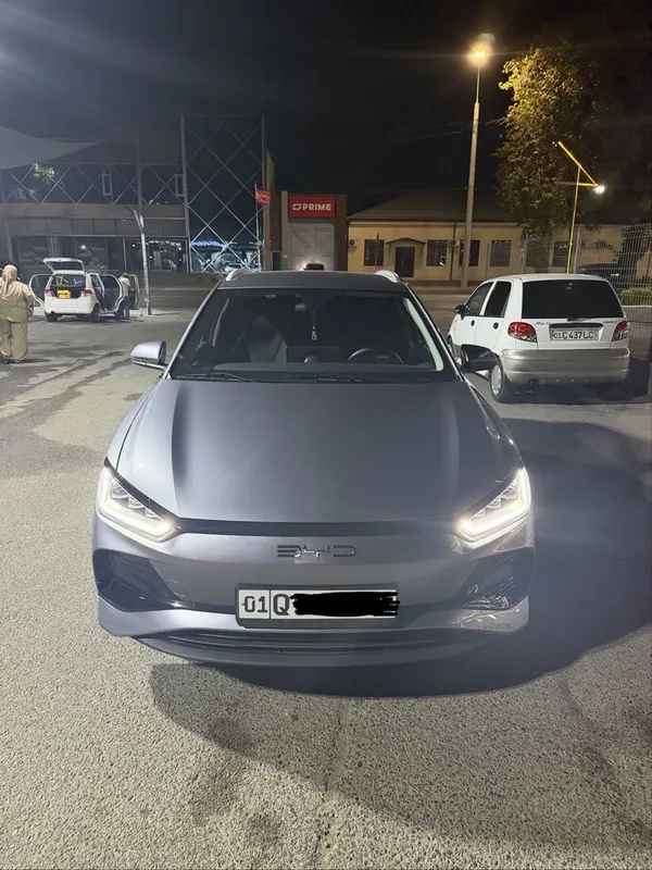 Byd e2 luxure 2023 yil 1