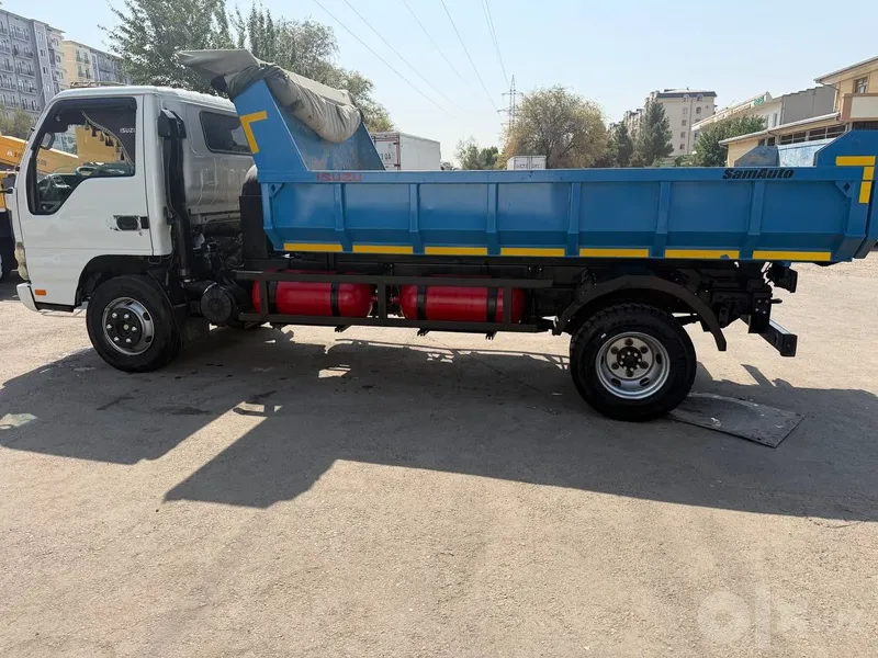 Isuzu samasval 2010 2 Isuzu samasval 2010 2