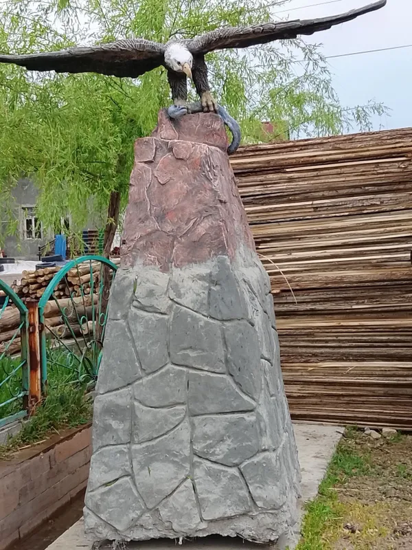 Haykal Burgut bilan Ilon