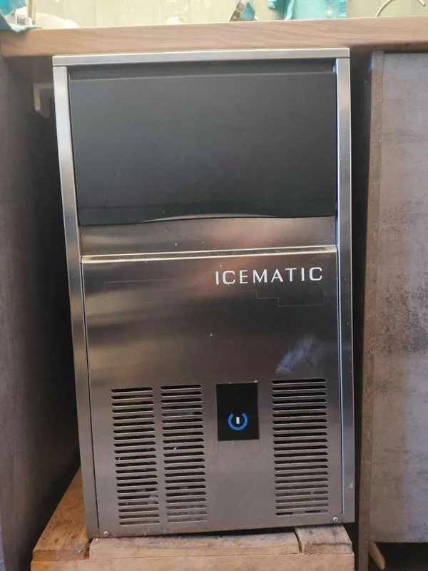 льдогенератор Icematic C38 WX, Италия, 38 кг/сутки
