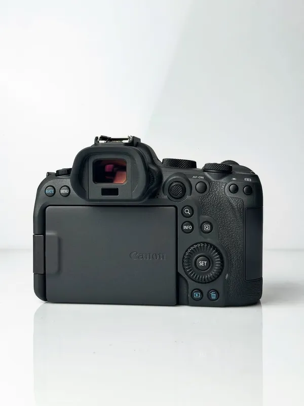 Canon EOS R6 Mark II 4