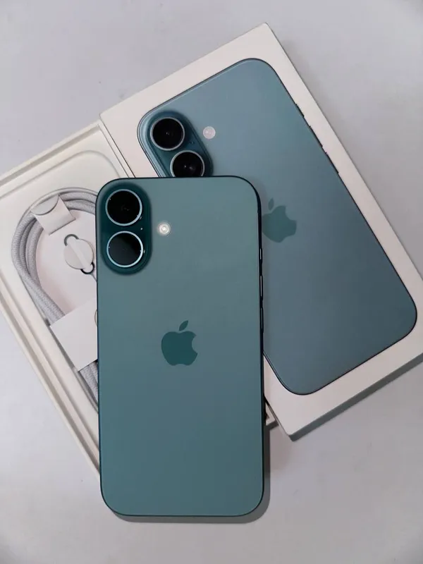 Apple iPhone 16 3 Apple iPhone 16 3