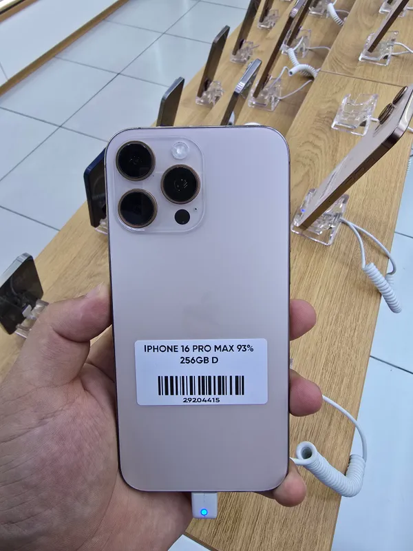 iPhone 16 pro max 4