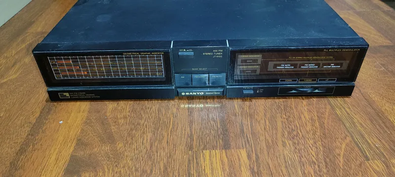 Стерео тюнер от муз  центра Sanyo Architect 6100