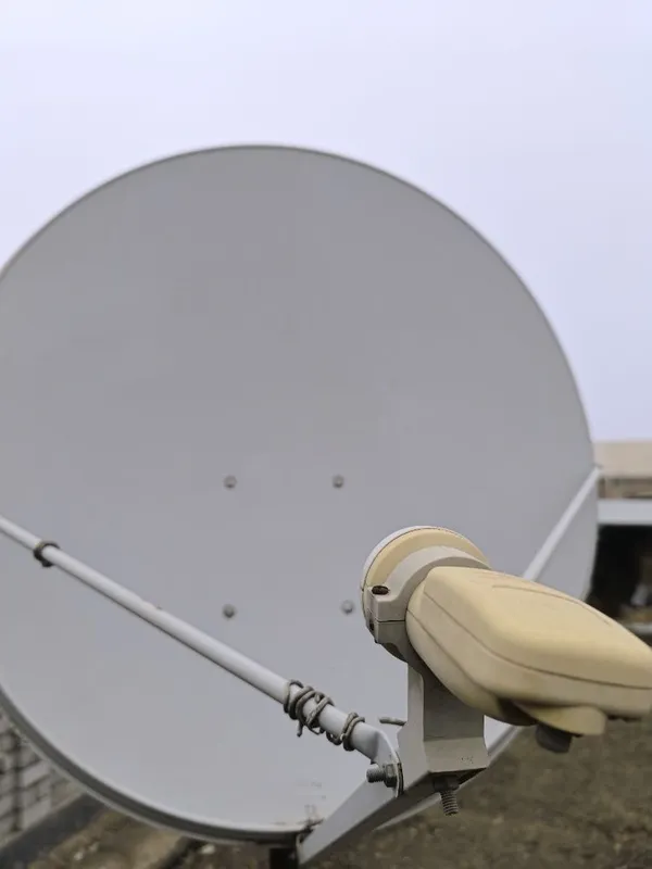 Parabalka sputnik antena. Параболическая спутниковая антенна. — фото 2