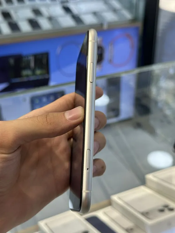 Iphone 11 128gb. 3