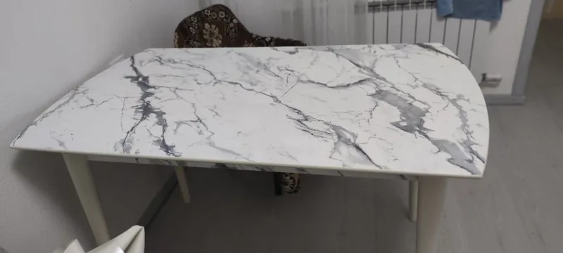Кухонный стол в отличном состоянии.