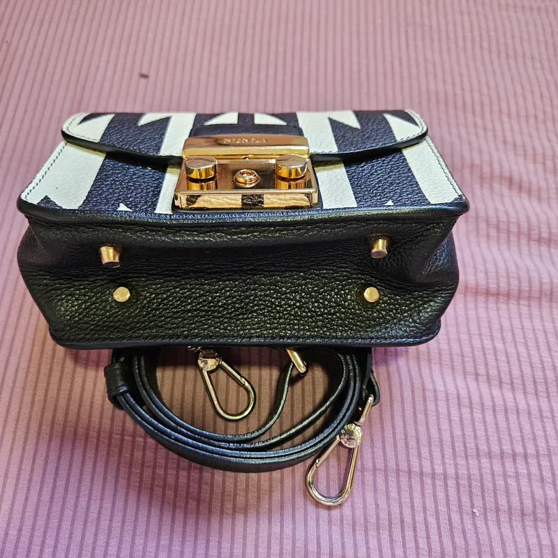 сумка "Furla Metropolis Mini Crossbody" 4 сумка "Furla Metropolis Mini Crossbody" 4