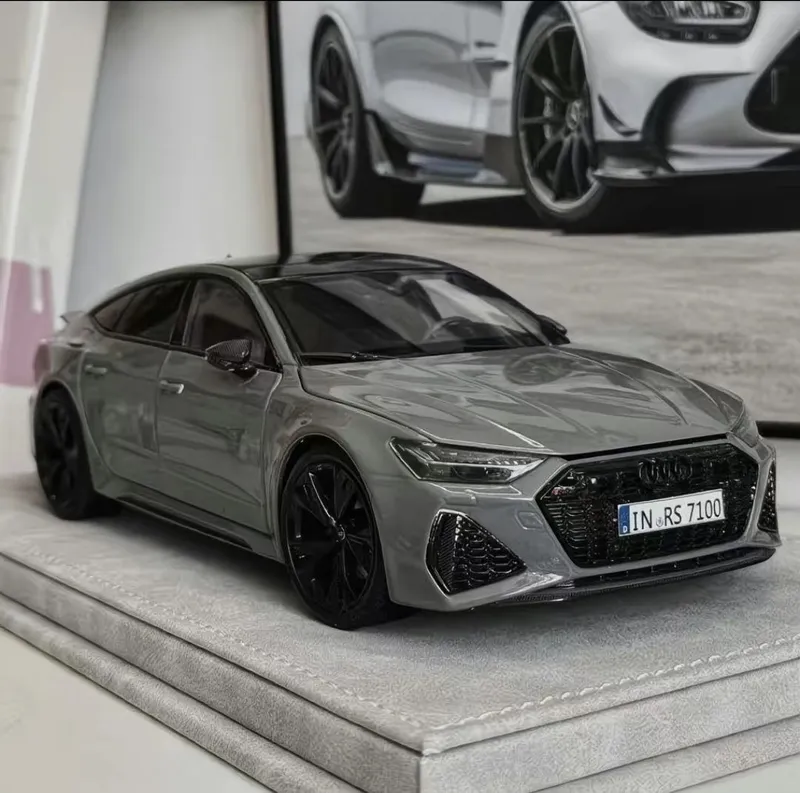 Kolleksiya uchun 1:18 modellar