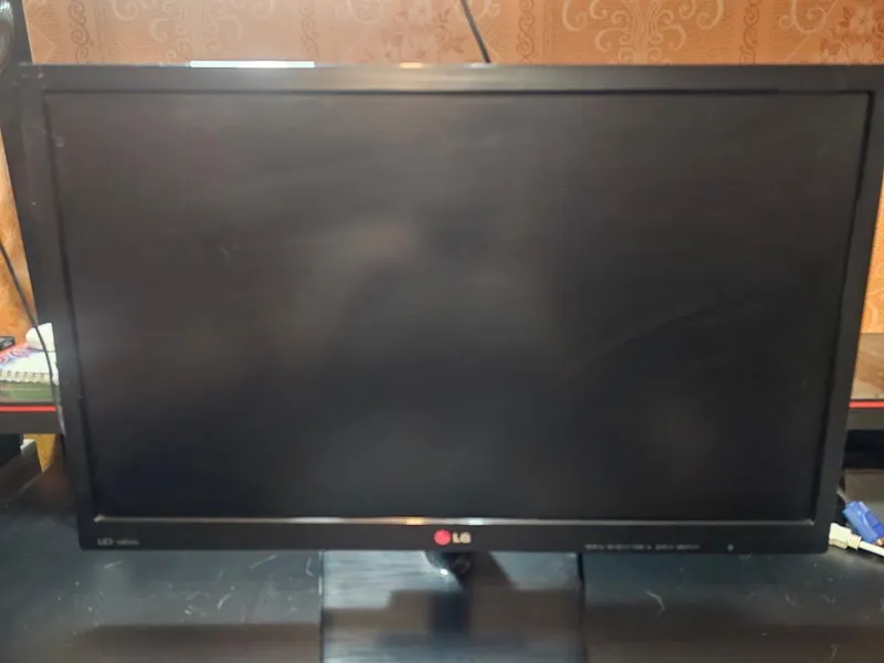 Монитор LG 24 дюйма.