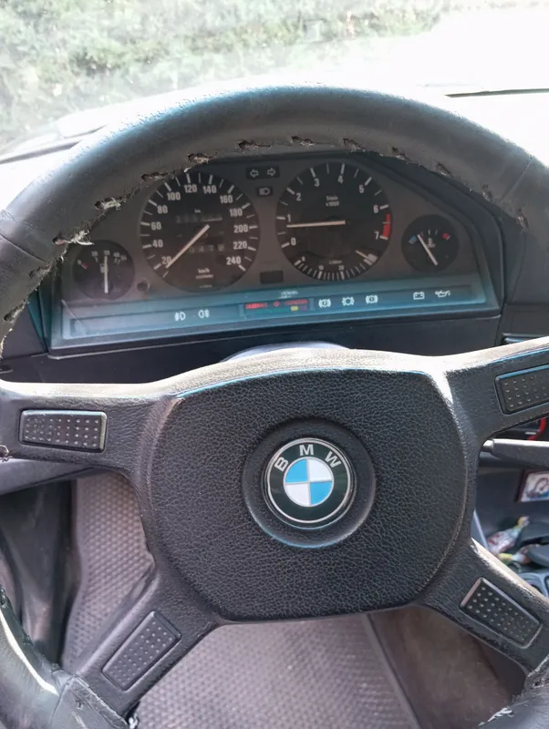 BMW E30 i318 sotiladi 6 BMW E30 i318 sotiladi 6