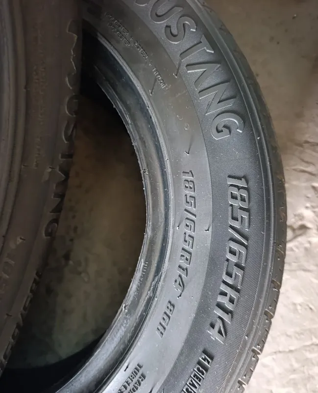 Продаются 2 шины 185/65 R 14 2 Продаются 2 шины 185/65 R 14 2