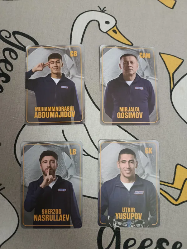 Продам карточки Сникерс