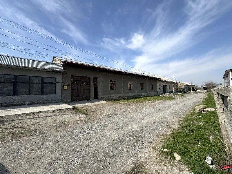 Hovli joy sotiladi