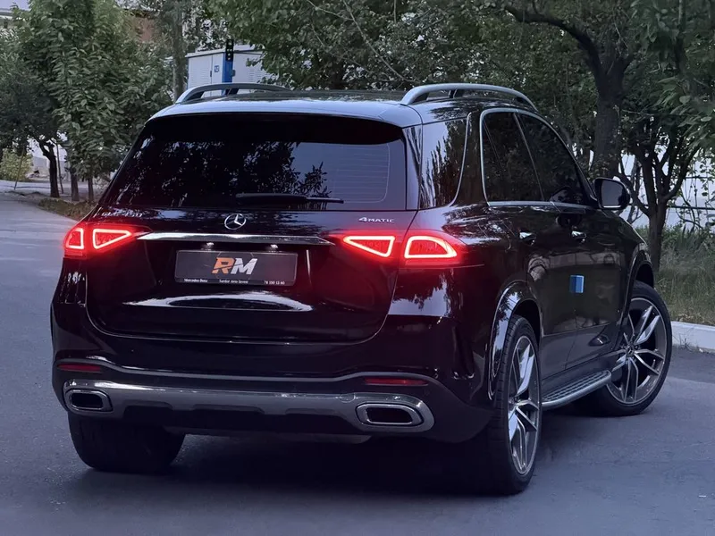 Mercedes Benz GLE450 4 matic full options 2