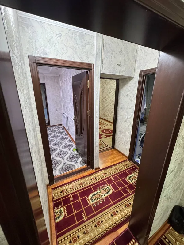 Bobur ko‘chasida ta’mirlangan 3 xonali kvartira sotiladi 6