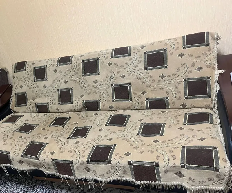 1 ta Divan 2 ta kreslo sotiladi