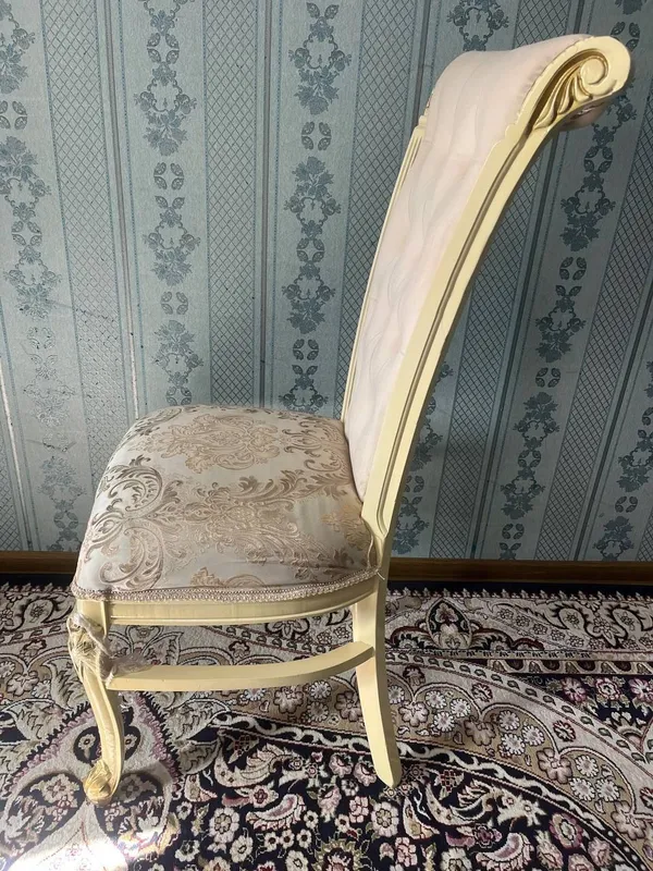 ПРОДАЮТСЯ СТОЛ И СТУЛЬЯ. ИЗ ОРЕХА 3