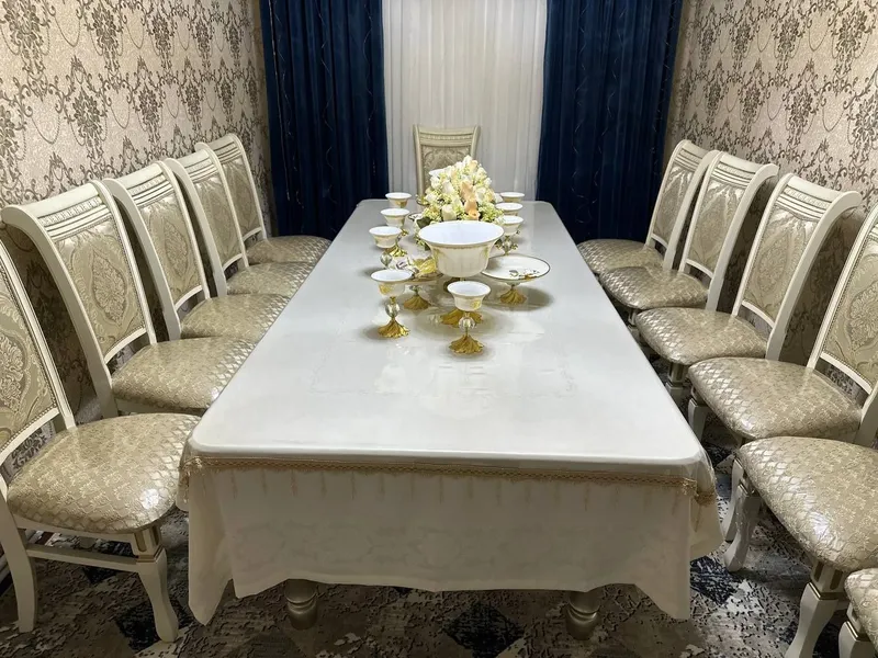 Стол и 12 стульев 1