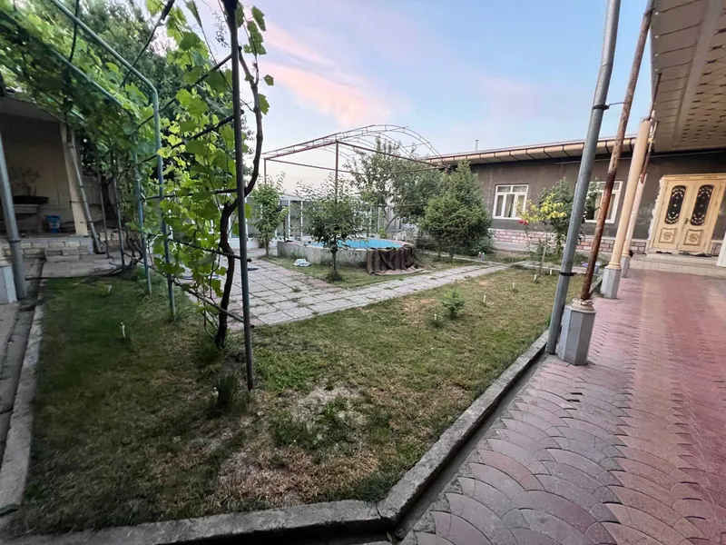 Сдаётся квартира. Есть отдельные комнаты для семьи, цена отдельная 1