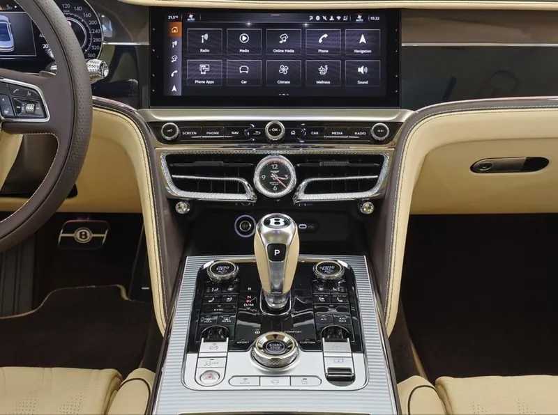 Bentley Flying Spur Azure V8 2026 10 Bentley Flying Spur Azure V8 2026 10