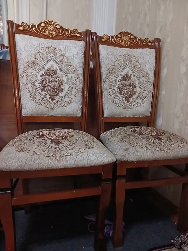 stul holati yaxshi 6 ta bor narxi 1 milonga berama