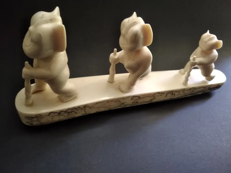 Композиция из кости моржа