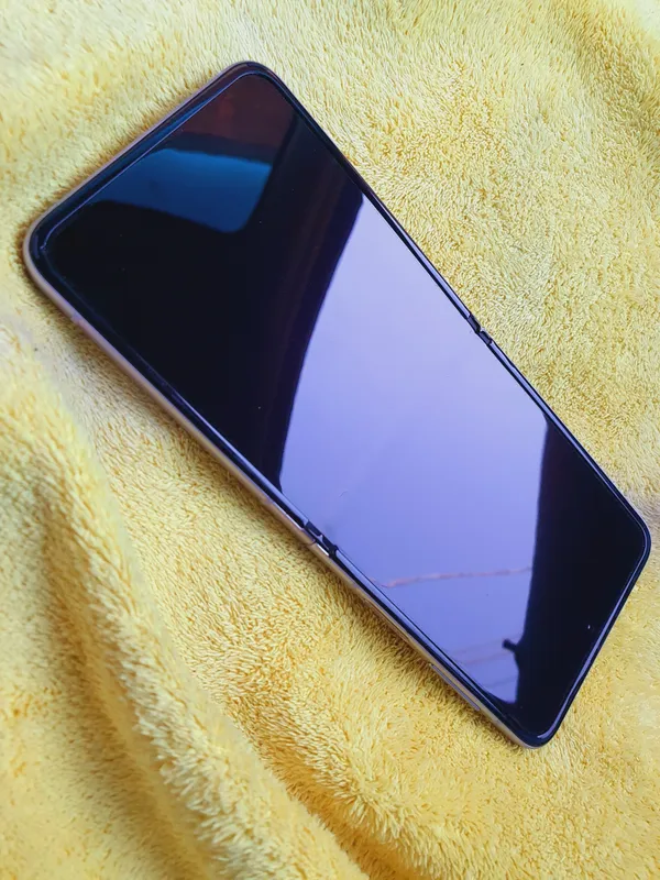 Samsung Galaxy Z Flip 3. Hotira 8/256 GB. Kafolat — фото 1