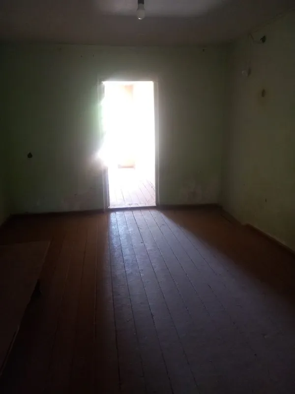 Uy sotiladi 1 etaj narxini kelishamiz kami bor 3 xona 3