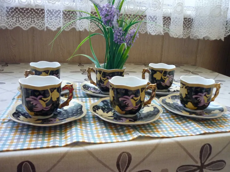 Продаются чашки с блюдцами