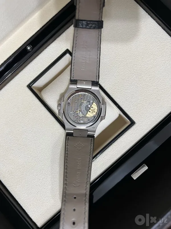 Patek Philippe 5712G-001 3 Patek Philippe 5712G-001 3