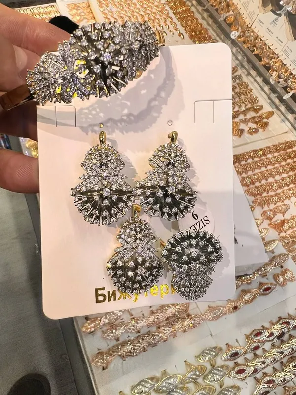 ayollar taqinchoqi ayollar taqinchoqi