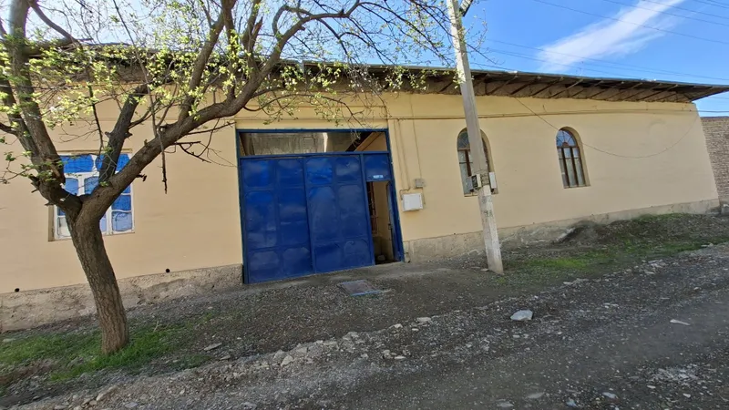 Srochna hovli sotiladi