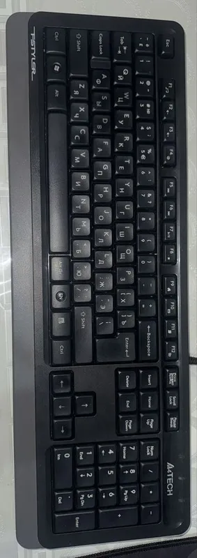 Komplekt naushnik klaviatura mishka sotiladi 4 Komplekt naushnik klaviatura mishka sotiladi 4