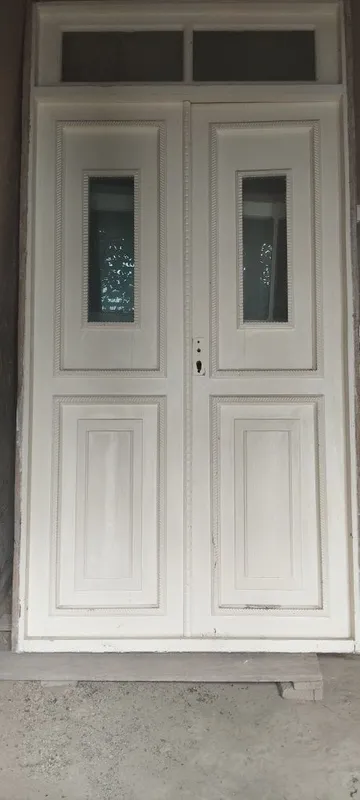 Eski eshik rom sotiladi