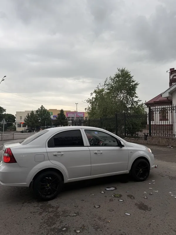 Продается nexia 3 2