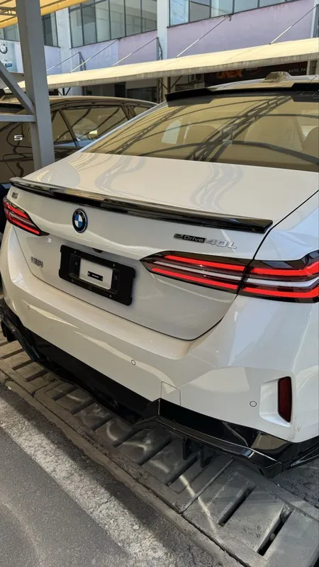BMW i5 40L monitorli 4 BMW i5 40L monitorli 4