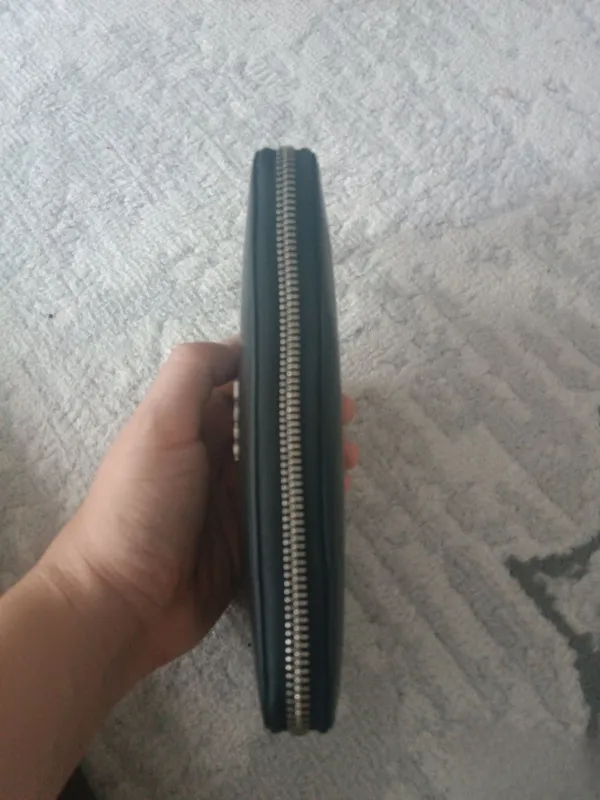 Erkaklar uchun original charm Hugo Boss klatchi 3 Erkaklar uchun original charm Hugo Boss klatchi 3
