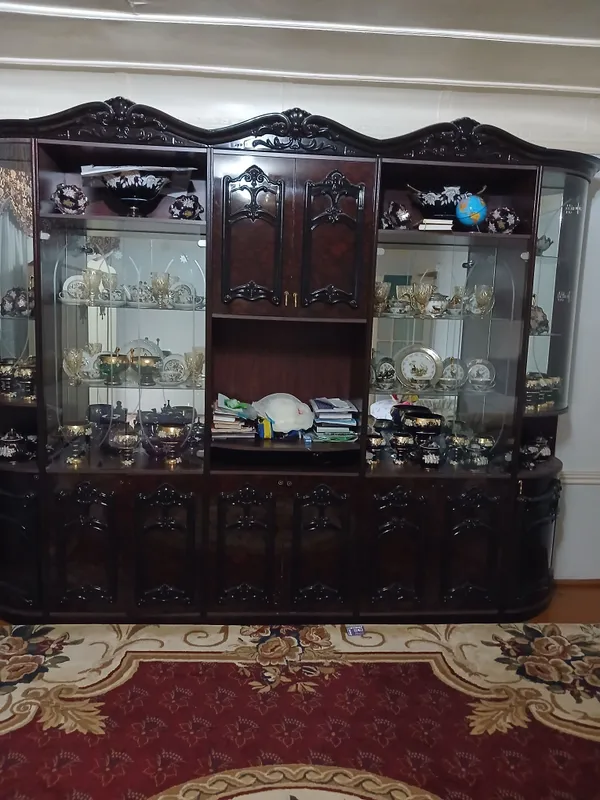 Ичидеги сервислари идишлари бн сотаман
