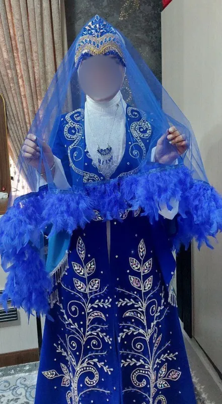 To'yi yaqin qizlar uchun chiroyli ansambil