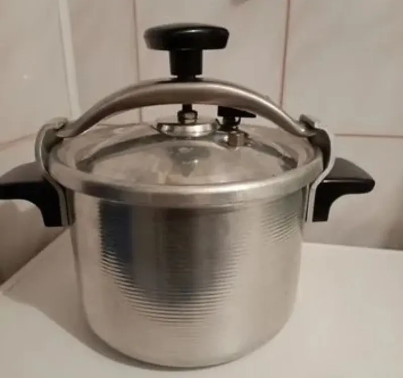 Продается скороварка Салтанат СССР.
