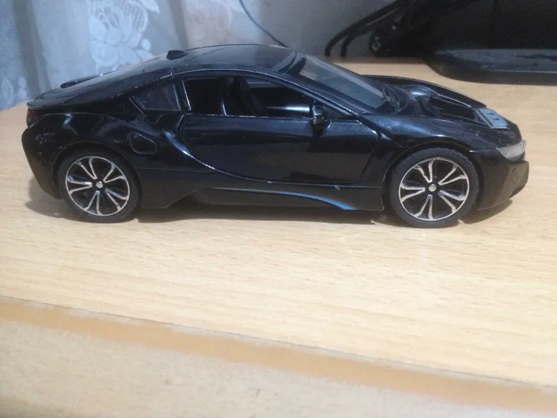 Коллекционная моделька BMW i8