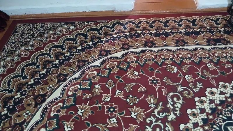 Gilam sotiladi srochna