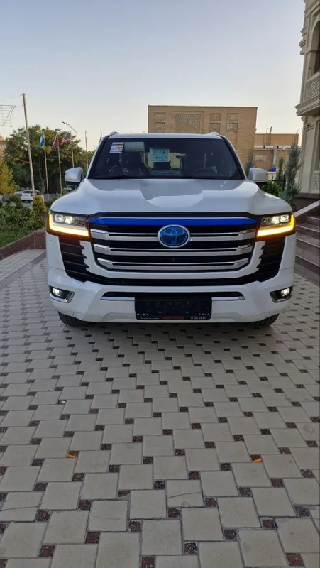 Toyota Land Cruser 300 XVGR Японка 2022йил 3.5турбина матор фулпазится 1 Toyota Land Cruser 300 XVGR Японка 2022йил 3.5турбина матор фулпазится 1