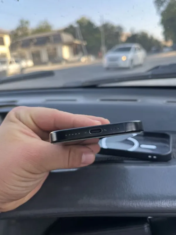 Iphone 16 pro qora 8