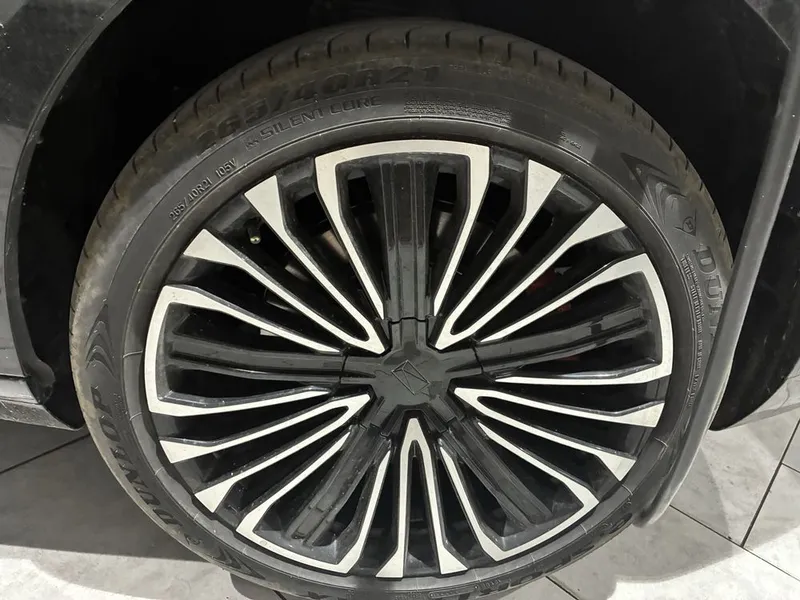 Avatr 12 ultra 2025 yil 4wd 705 kmlik — фото 1