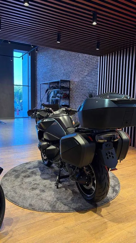 BMW R1300RT Aurelius Green 2026 2