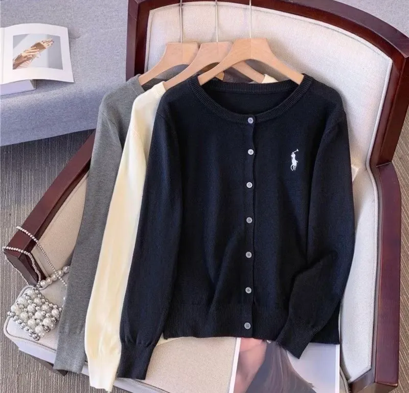 Чёрный кардиган в стиле old money / casual. 3